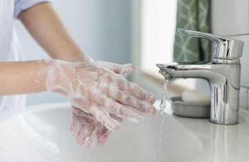 Руки - мыли?