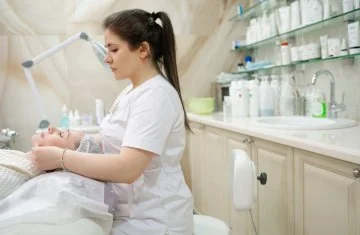 Как восстановить кожу после зимы: рекомендации косметолога